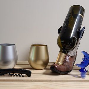 Lone Star Boot Bottle Holder, Wine Glasses, Wine Stopper, Corkscrew – MBHS1